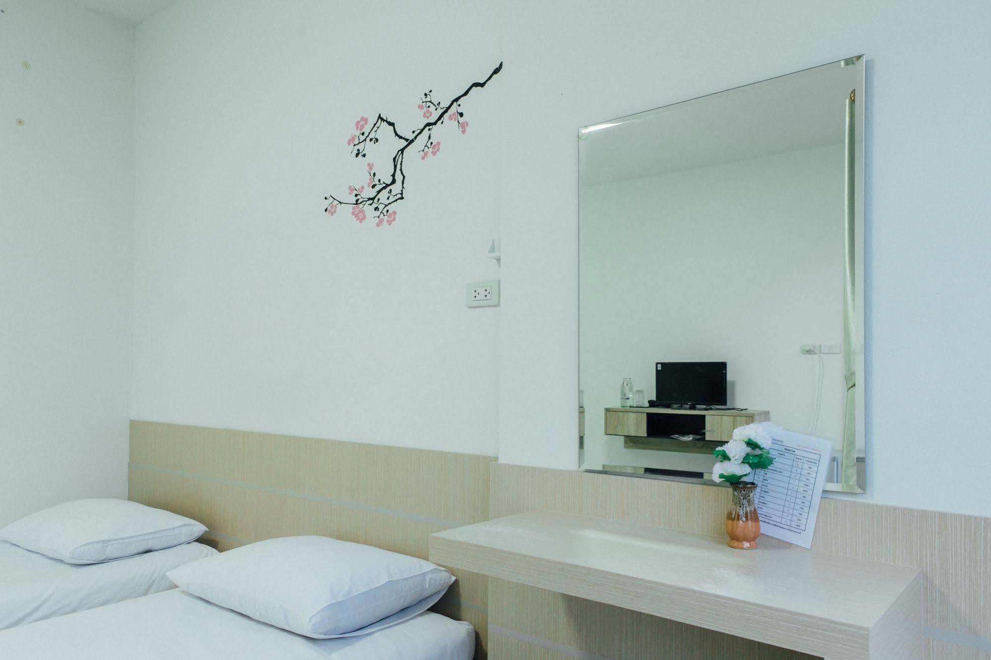 Cheaper Room Surat Thani Exterior foto